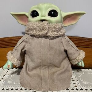 2020 Star Wars Baby Yoda plush with sounds EUC